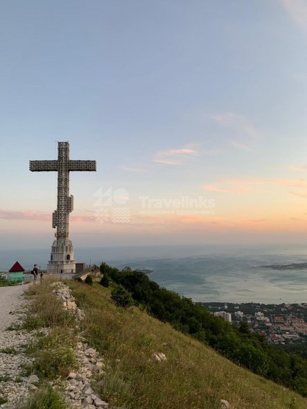 Крест, Пуп земли и Чайная полка