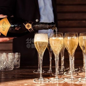 Хвала вину из глубины веков