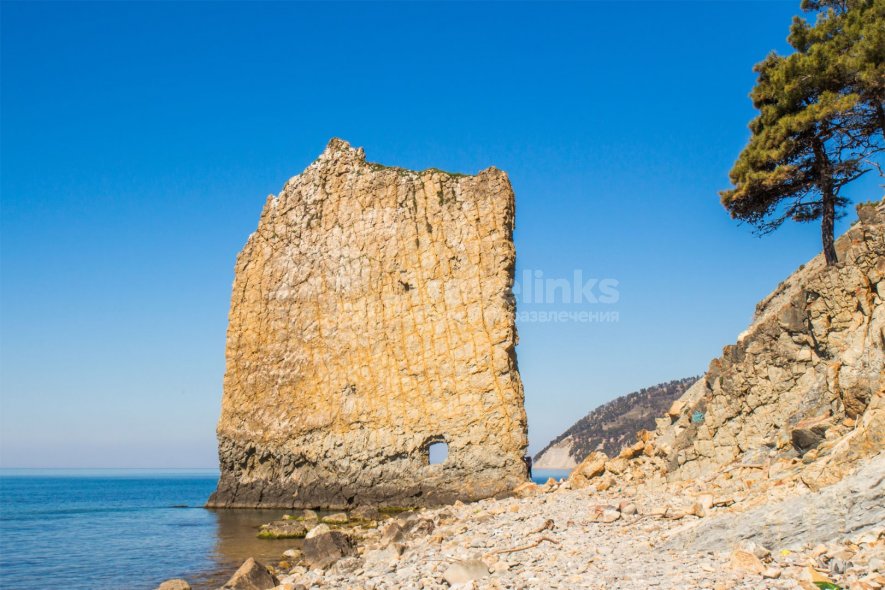 Джанхот и скала Парус