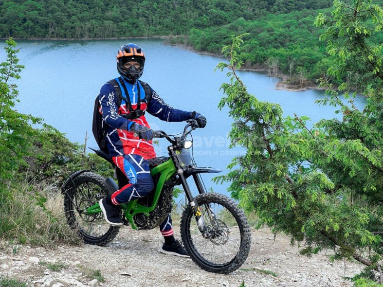 Галерея Поездка на озеро Грек на электробайке Sur-Ron #0