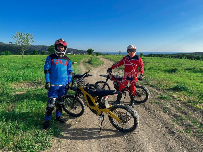 Галерея Поездка на озеро Грек на электробайке Sur-Ron #2